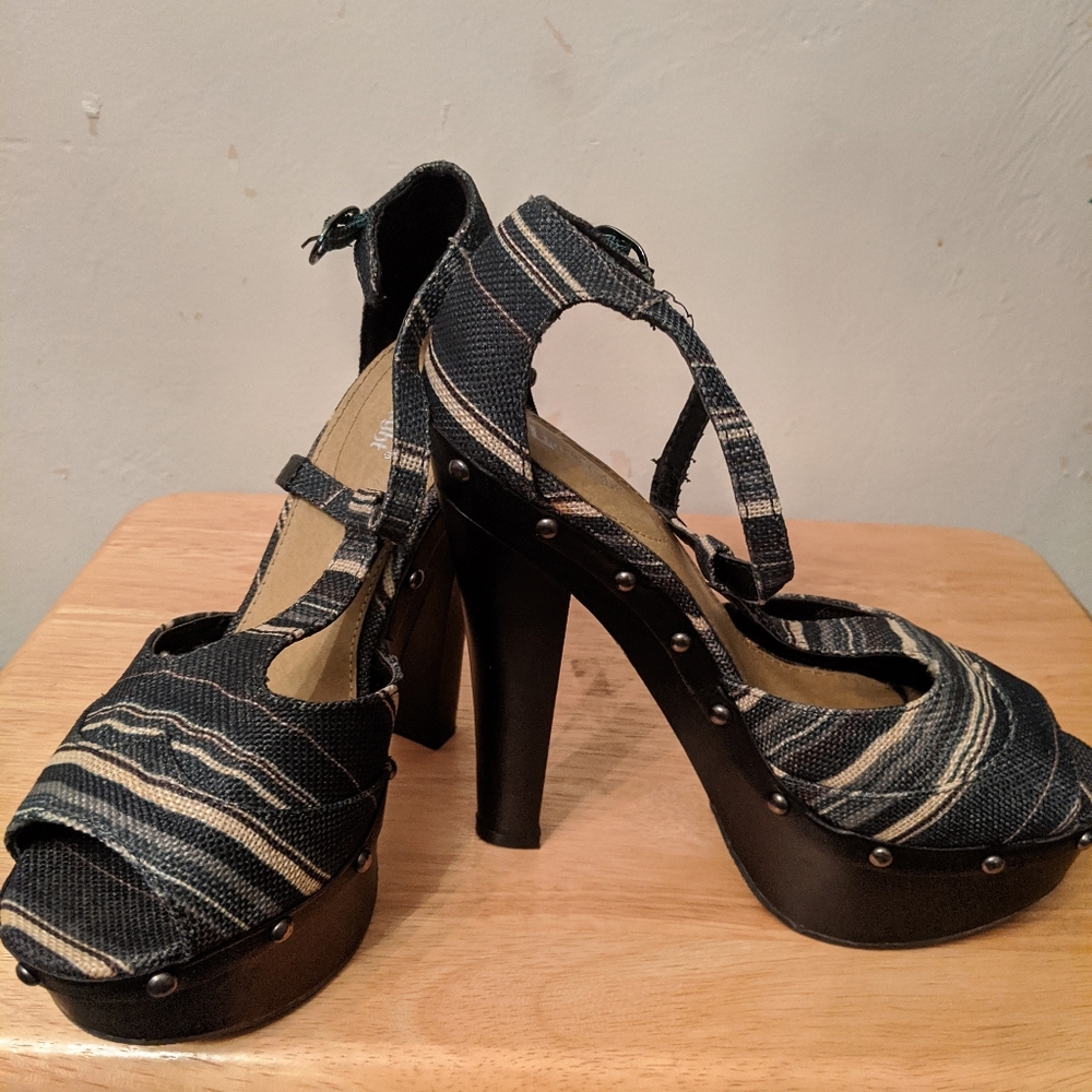 NWB Platform Heels - Picture 7 of 9